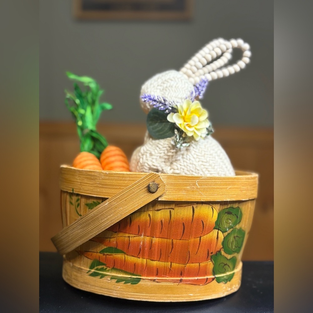 Bunny, carrot bundle in a Carrot Basket - NWOT